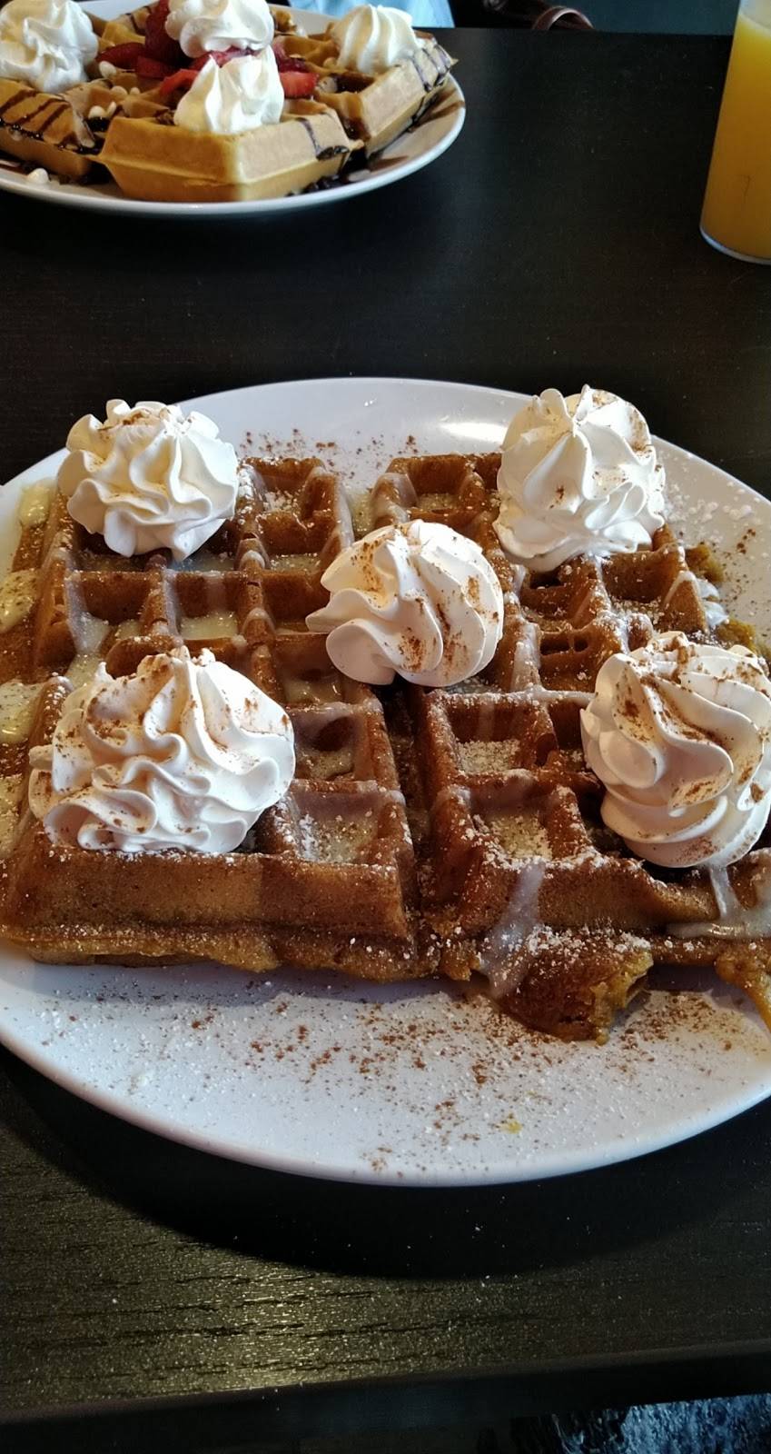 Stacked Pancake & Breakfast House Wasaga Beach | restaurant | 1890 Mosley St #5, Wasaga Beach, ON L9Z 1Z4, Canada | 7054295555 OR +1 705-429-5555