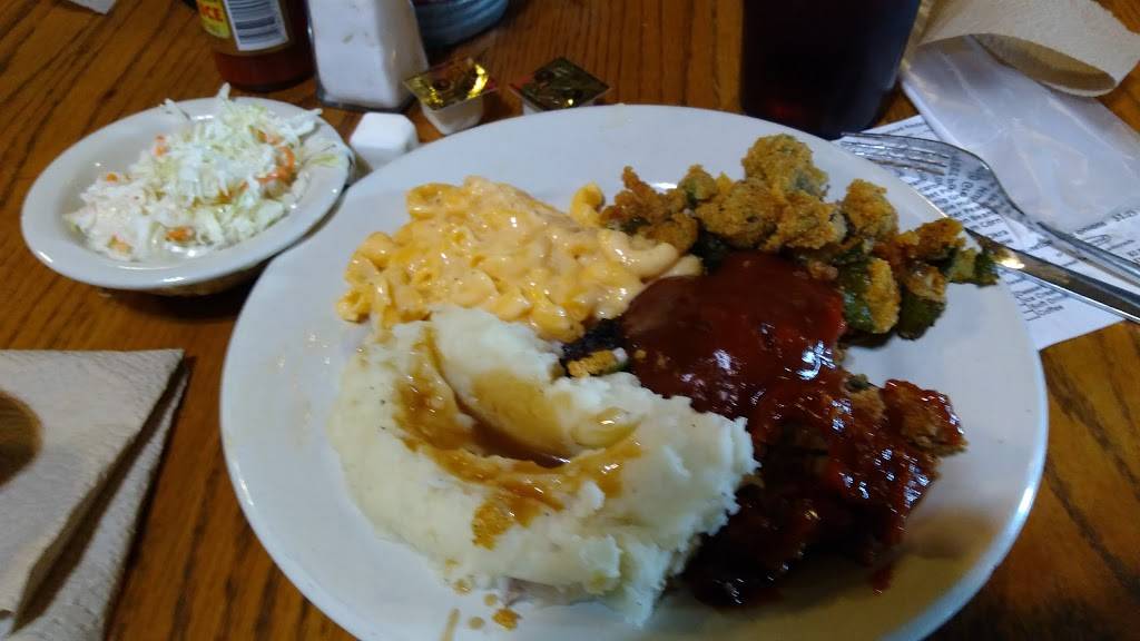 Farmstead Restaurant | restaurant | 142 S McCrary Rd, Columbus, MS 39702, USA | 6622408860 OR +1 662-240-8860