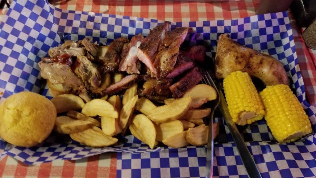 Famous Daves Bar-B-Que | restaurant | 3303 N Perryville Rd, Rockford, IL 61114, USA | 8156360300 OR +1 815-636-0300