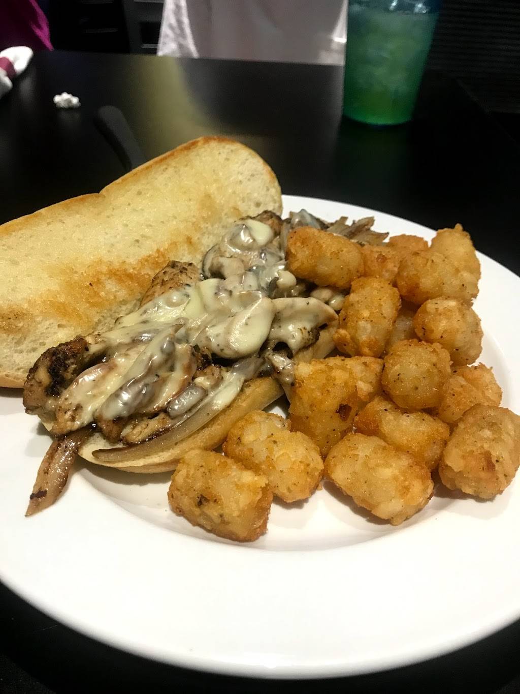 10th Inning Bar & Grill | restaurant | 5960 Getwell Rd, Southaven, MS 38672, USA | 6624704794 OR +1 662-470-4794