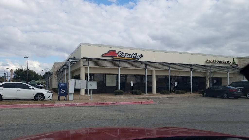 Pizza Hut | restaurant | 2000 N Mays St Ste 118, Round Rock, TX 78664, USA | 5126717400 OR +1 512-671-7400