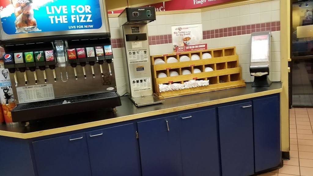 KFC | restaurant | 4005 Merle Hay Rd, Des Moines, IA 50310, USA | 5152767498 OR +1 515-276-7498