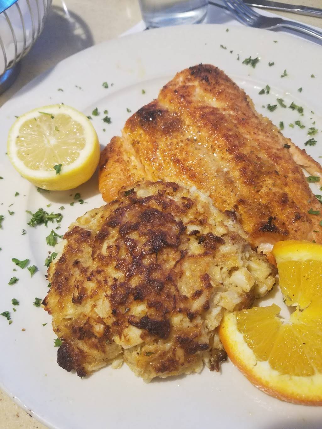 Central Diner & Grille | restaurant | 6408 Steubenville Pike, Pittsburgh, PA 15205, USA | 4122753243 OR +1 412-275-3243