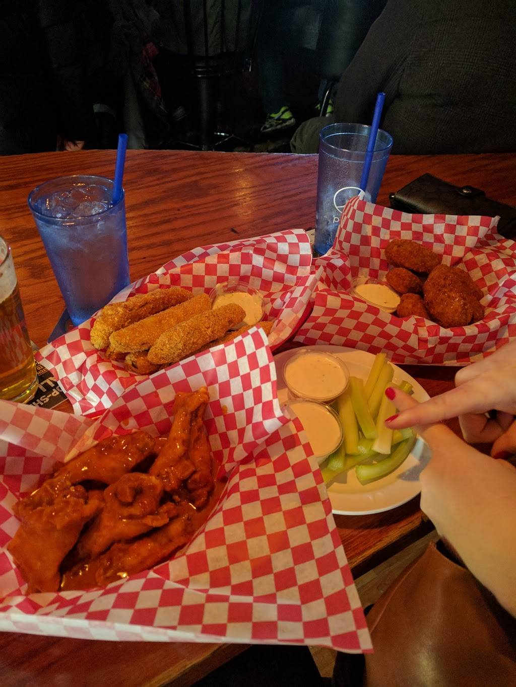 Fitzgeralds Sports Bar | restaurant | 5811 24th Ave NW, Seattle, WA 98107, USA | 2067069999 OR +1 206-706-9999