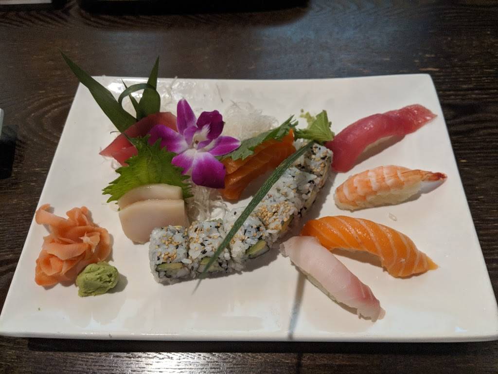 Red Ginger | restaurant | 2419 2nd St #1, Coralville, IA 52241, USA | 3193541071 OR +1 319-354-1071