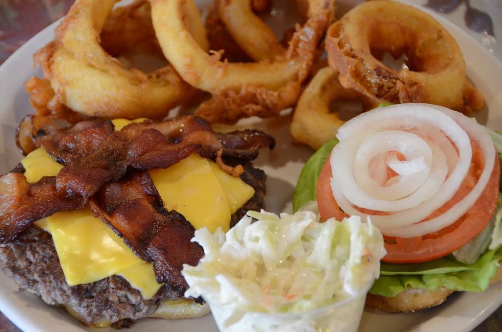 Ras On Main | restaurant | 855 Davis St, Hammond, WI 54015, USA | 7157965270 OR +1 715-796-5270