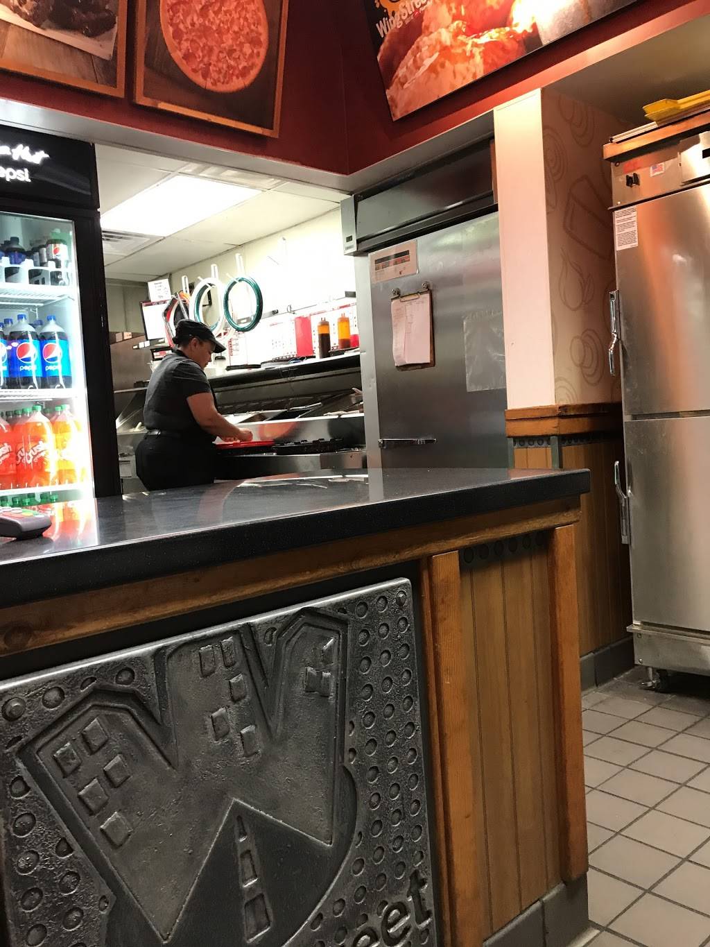 Pizza Hut | restaurant | 18520 Soledad Canyon Rd #15, Canyon Country, CA 91351, USA | 6612984000 OR +1 661-298-4000