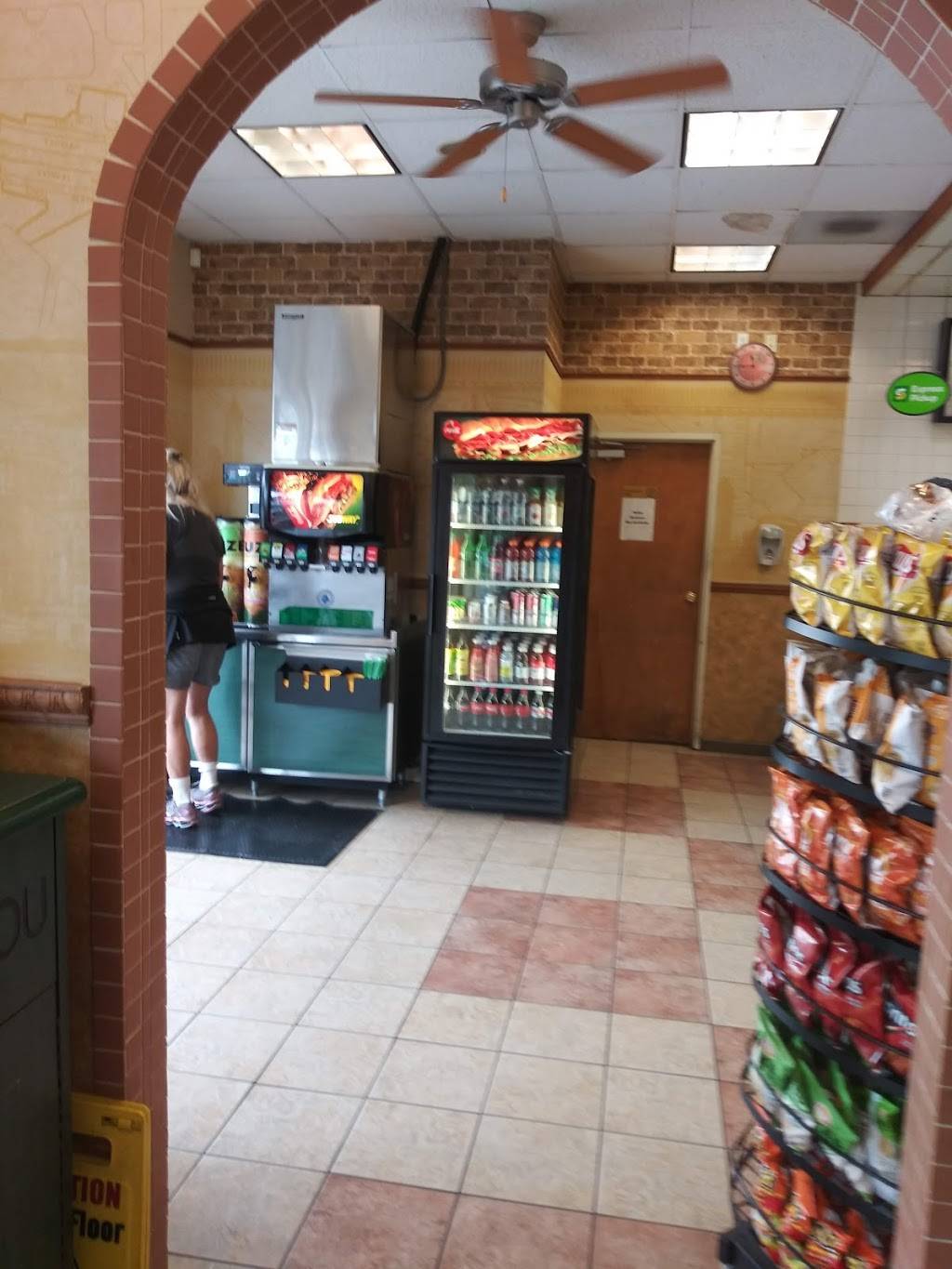 Subway Restaurants | restaurant | 17334 Sunset Blvd, Pacific Palisades, CA 90272, USA | 3105737338 OR +1 310-573-7338