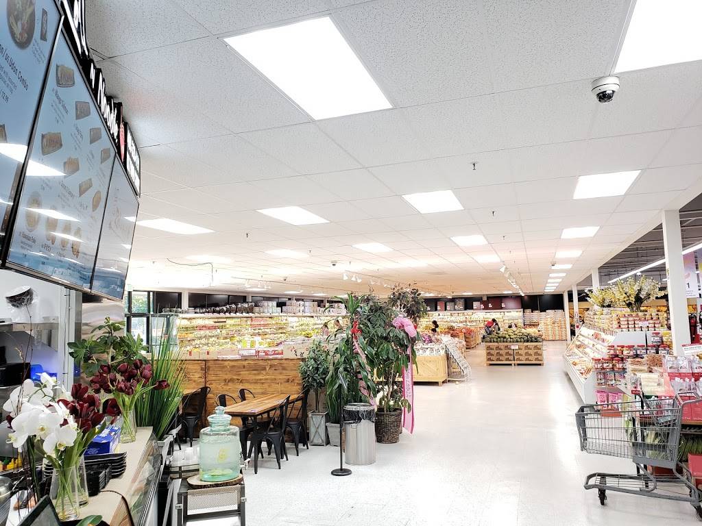 Roll N Noodle Food Court | restaurant | 1092 E El Camino Real, Sunnyvale, CA 94087, USA | 4083204191 OR +1 408-320-4191