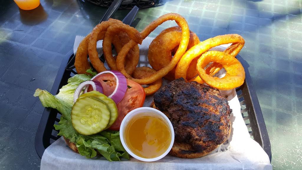 Tiki Bar Grill | restaurant | 508 S Main Ave, Minneola, FL 34715, USA | 3523942232 OR +1 352-394-2232