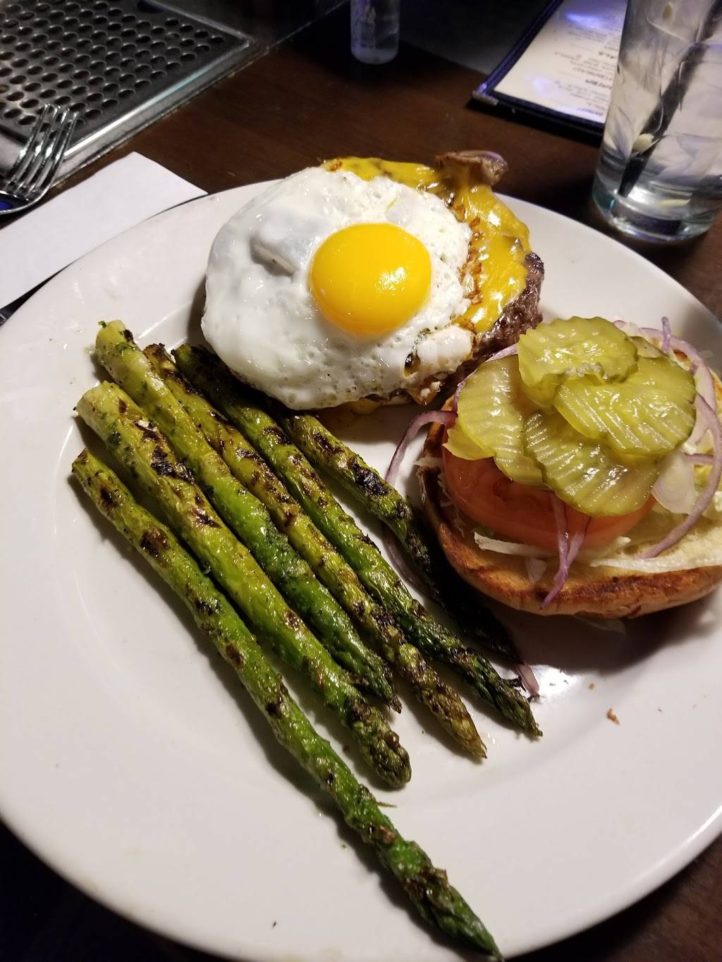 Westwood Tavern | restaurant | 1385 N Meacham Rd, Schaumburg, IL 60173, USA | 8479699500 OR +1 847-969-9500