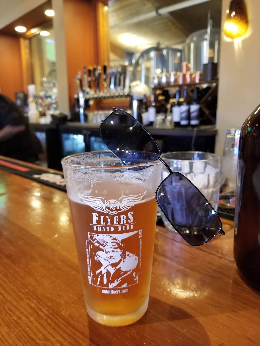 Flyers Restaurant and Brewery | restaurant | 32295 WA-20, Oak Harbor, WA 98277, USA | 3606755858 OR +1 360-675-5858