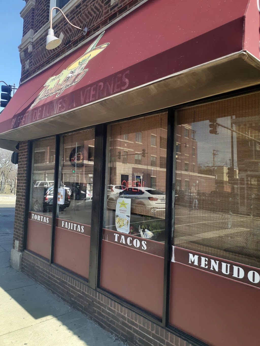 Lindo Guadalajara | restaurant | 4761 N Clark St, Chicago, IL 60640, USA | 7739617621 OR +1 773-961-7621