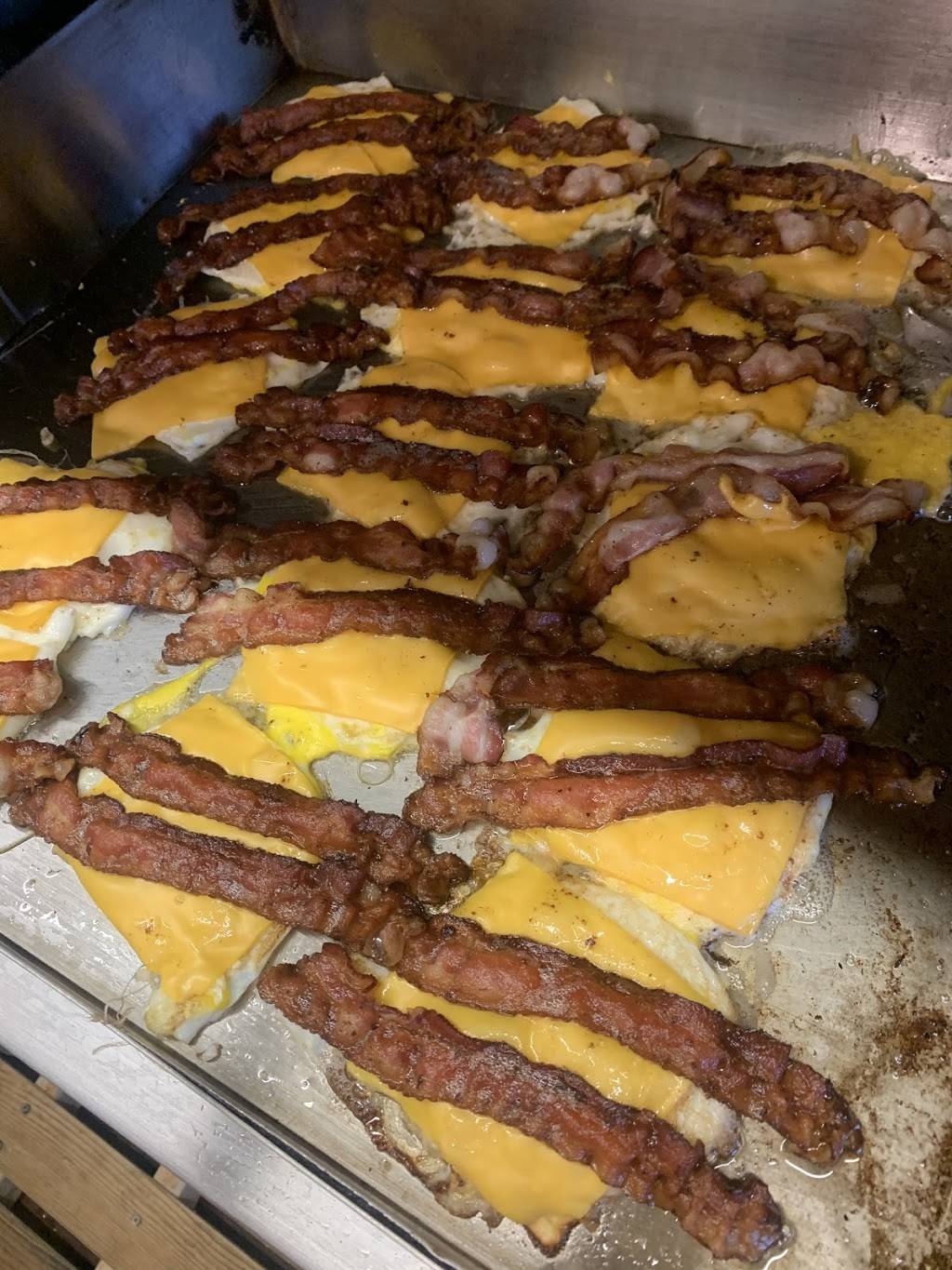 Chateau coffee shop | restaurant | 1 Station Plaza, Woodmere, NY 11598, USA | 5163740310 OR +1 516-374-0310