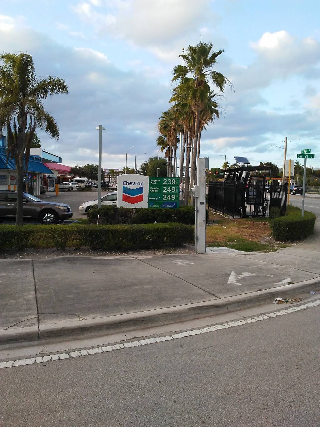 Chevron | restaurant | 2099 S State Rd 7, Fort Lauderdale, FL 33317, USA | 9547975070 OR +1 954-797-5070