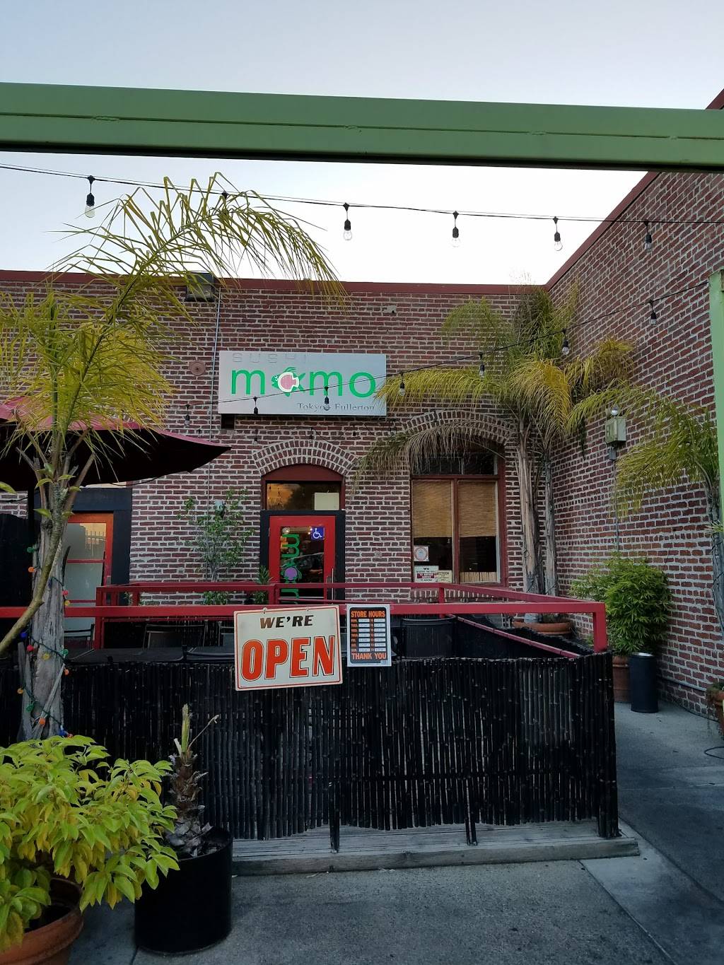 Sushi Momo | restaurant | 208 N Harbor Blvd, Fullerton, CA 92832, USA | 7145258974 OR +1 714-525-8974