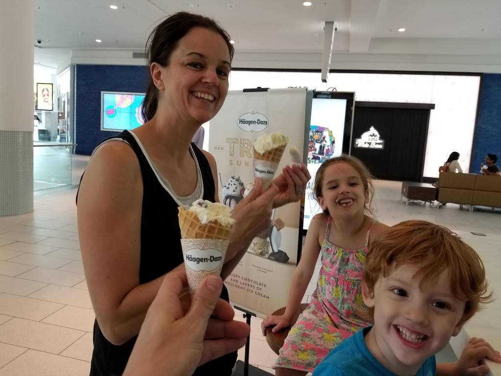 Häagen-Dazs | restaurant | 630 Old Country Rd, Garden City, NY 11530, USA | 5167423639 OR +1 516-742-3639