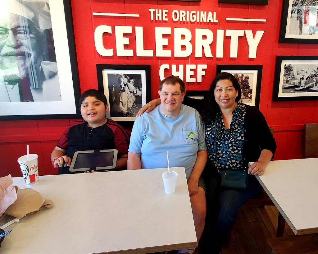 KFC | restaurant | 325 S Ross Point Rd, Post Falls, ID 83854, USA | 2087733534 OR +1 208-773-3534