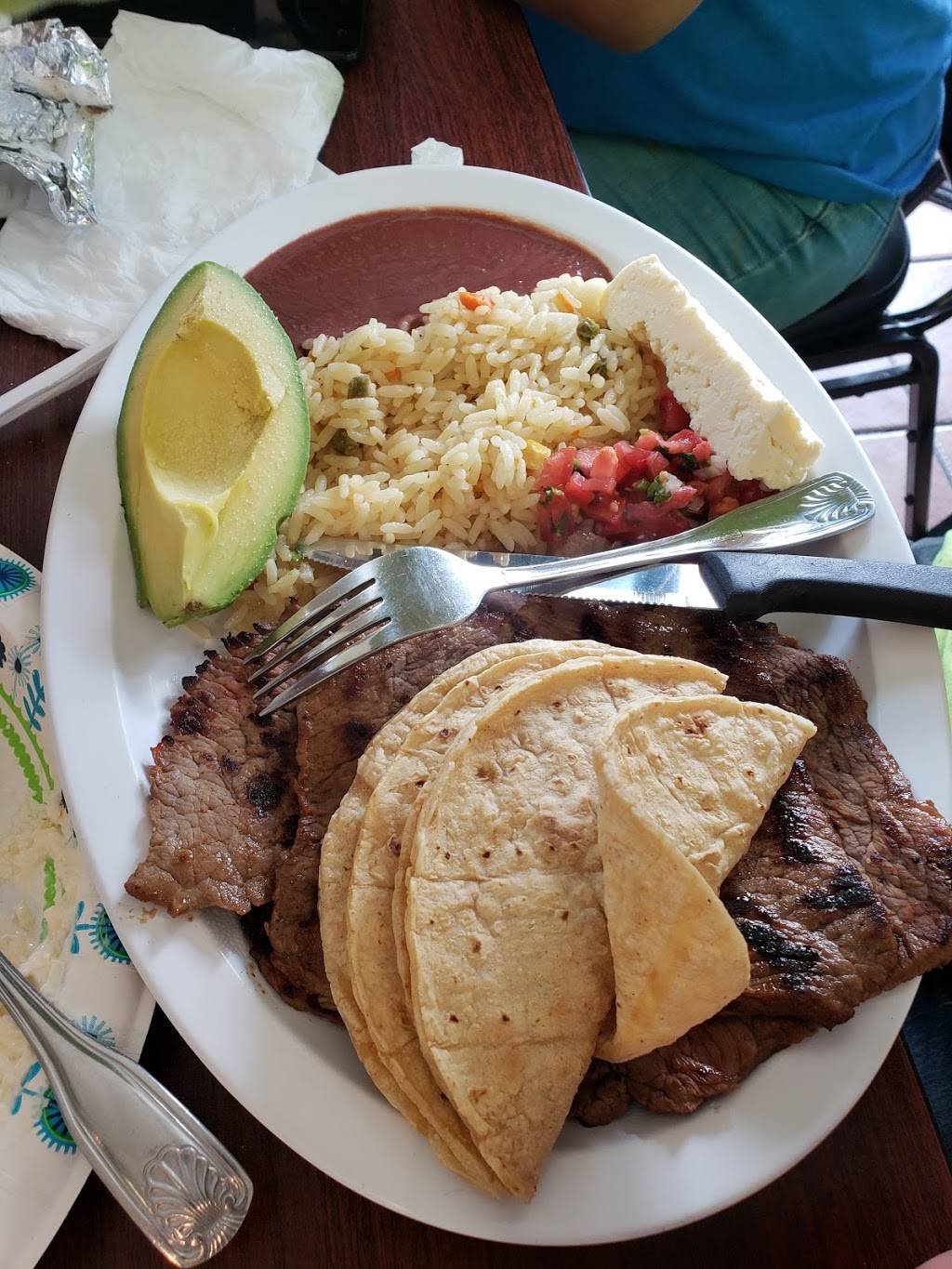 La Guanaquita | restaurant | 4231 Taylor Blvd, Louisville, KY 40215, USA | 5028221343 OR +1 502-822-1343