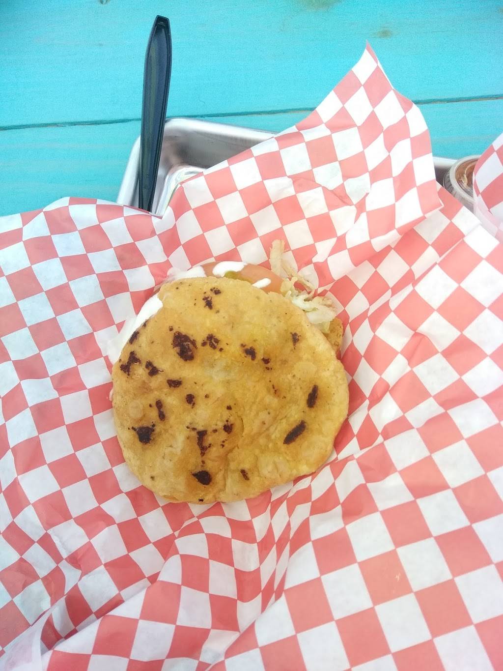 Lalas Gorditas | restaurant | 1600 Roosevelt Ave, San Antonio, TX 78210, USA | 2104657157 OR +1 210-465-7157