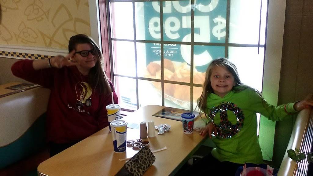 Long John Silvers | restaurant | 265 N Kinzie Ave, Bradley, IL 60915, USA | 8159370543 OR +1 815-937-0543