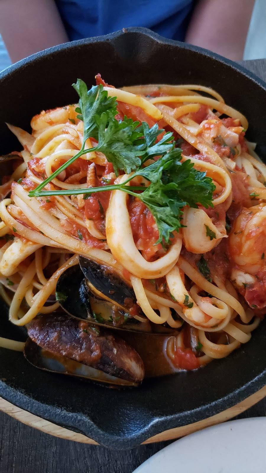 La Vecchia Restaurant Uptown | restaurant | 2405 Yonge St A, Toronto, ON M4P 2E7, Canada | 4164890630 OR +1 416-489-0630