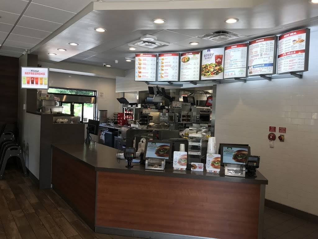 Wendys | restaurant | 10400 Hull Street Rd, Midlothian, VA 23112, USA | 8042760236 OR +1 804-276-0236