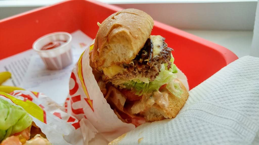 In-N-Out Burger | restaurant | 78611 CA-111, La Quinta, CA 92253, USA | 8007861000 OR +1 800-786-1000