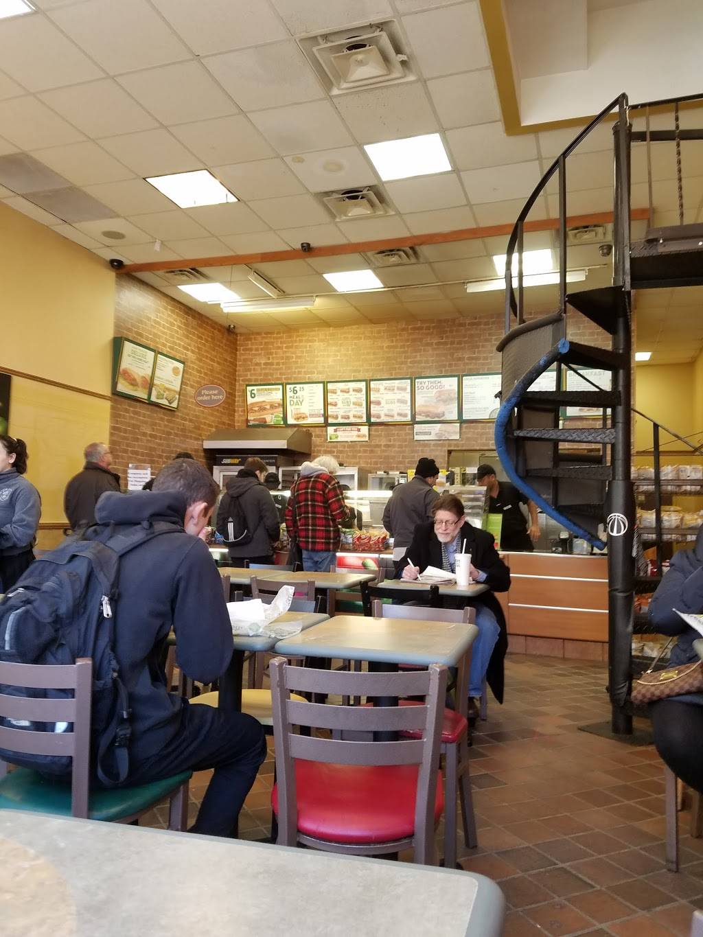 Subway Restaurants | restaurant | 107-28 Continental Ave, Forest Hills, NY 11375, USA | 7182680315 OR +1 718-268-0315