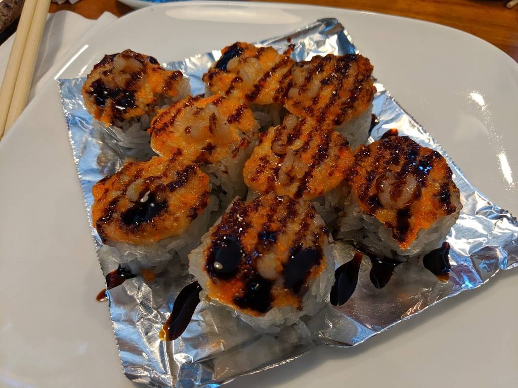 Rolls and Rolls + Sushi | restaurant | 11011 NE 12th St c1, Bellevue, WA 98004, USA | 4254544313 OR +1 425-454-4313