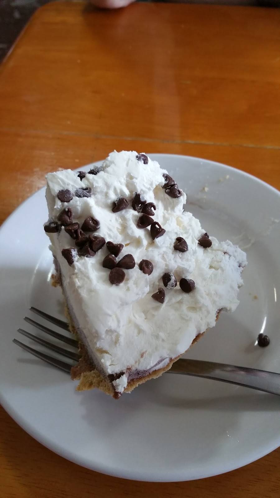 Marys Restaurant Catfish & More | restaurant | 32331 MO-MM, Warsaw, MO 65355, USA | 6604383475 OR +1 660-438-3475