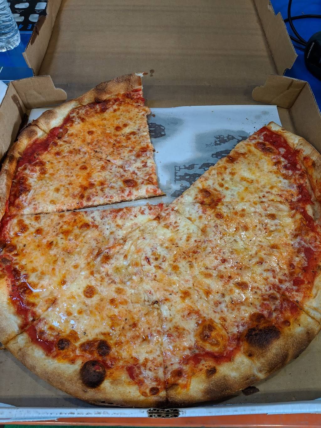 Maurizios Pizzeria & Ristorante | restaurant | 613 Hope Rd, Eatontown, NJ 07724, USA | 7325789280 OR +1 732-578-9280