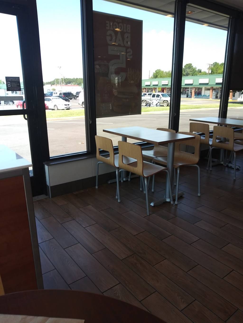 Wendys | restaurant | 7802 Midlothian Turnpike, Richmond, VA 23235, USA | 8044823626 OR +1 804-482-3626