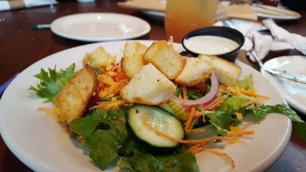 Logans Roadhouse | restaurant | 5423 TX-1604 Loop, San Antonio, TX 78254, USA | 2106475500 OR +1 210-647-5500