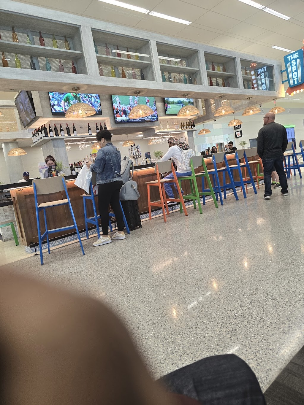 The Spot Bar | restaurant | 7800 Airport Blvd, Houston, TX 77061, USA | 8004838990 OR +1 800-483-8990