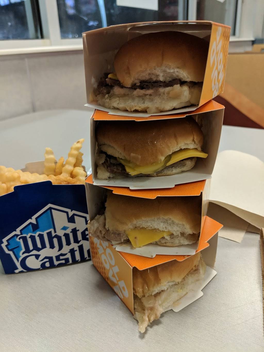White Castle | restaurant | 11120 New Halls Ferry Road, Florissant, MO 63033, USA | 3148311666 OR +1 314-831-1666