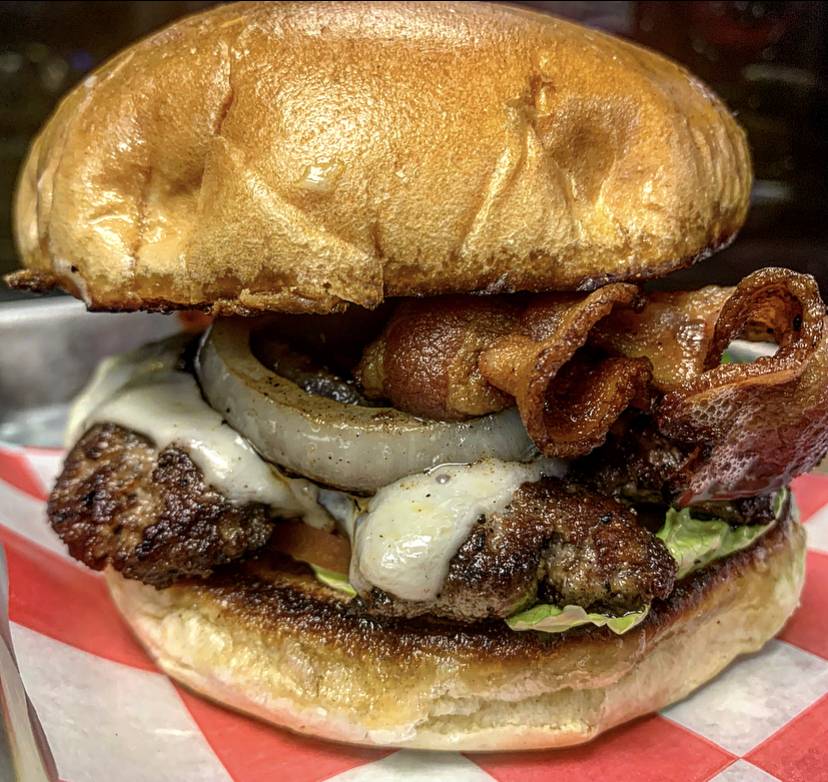 Surf vs Turf | restaurant | 2043 Fairfield Ave, Bridgeport, CT 06605, USA | 2039232019 OR +1 203-923-2019