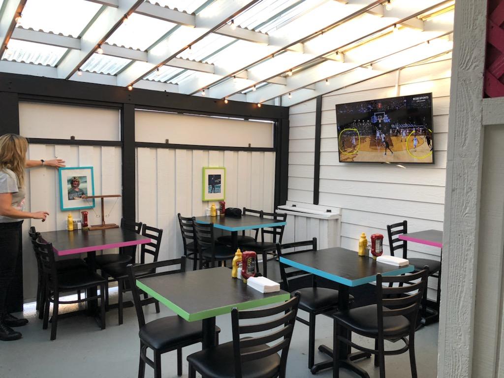 Whomp Burger & Brew | restaurant | 1774 Sunset Cliffs Blvd, San Diego, CA 92107, USA | 6192305313 OR +1 619-230-5313