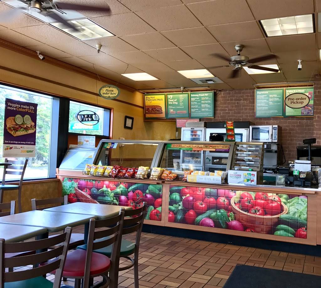 Subway | meal takeaway | 9001 Jewel Lake Rd, Anchorage, AK 99502, USA | 9072437527 OR +1 907-243-7527