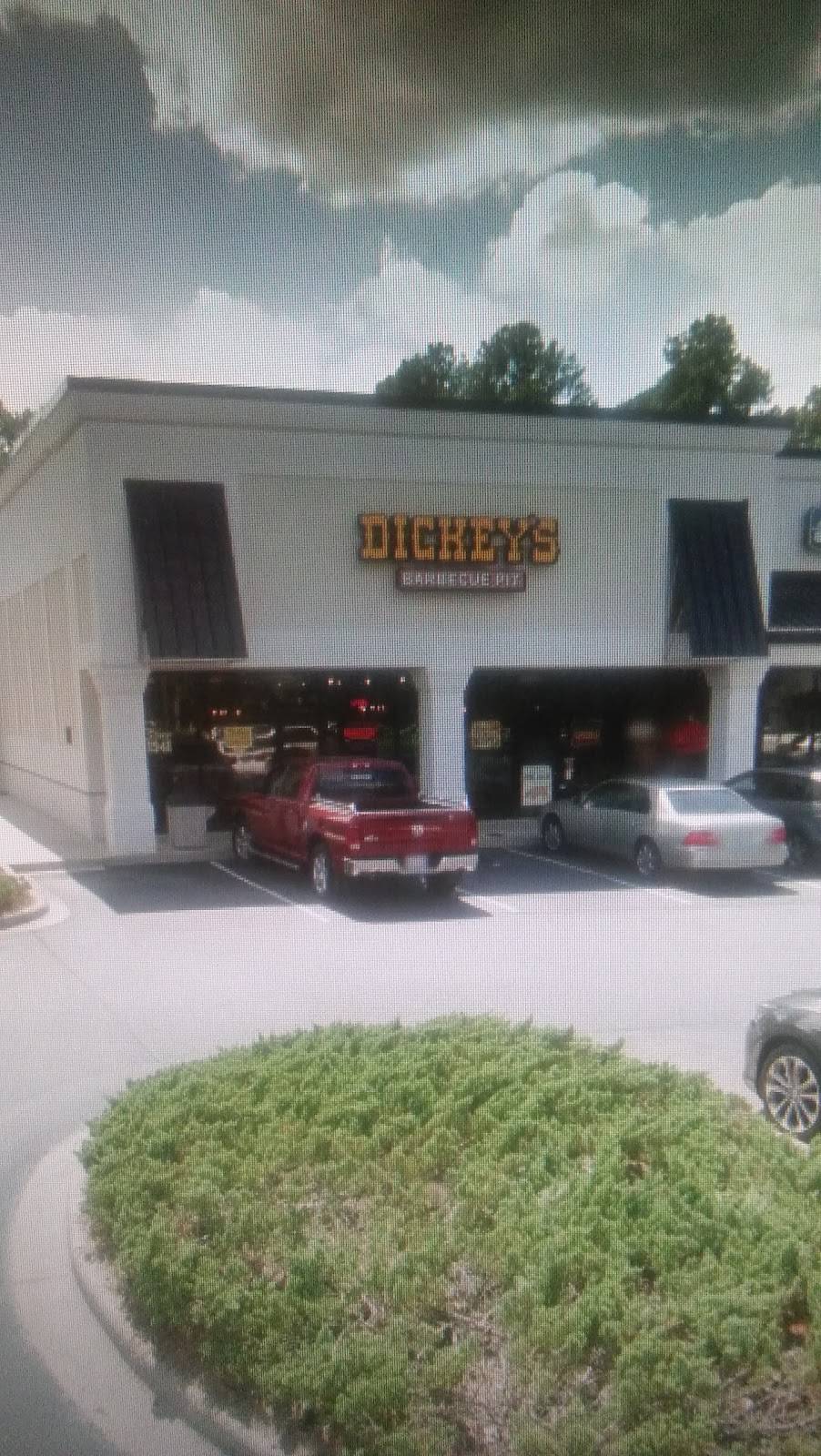 Dickeys Barbecue Pit | restaurant | 10564 S US Hwy 15 501 N, Southern Pines, NC 28387, USA | 9107251080 OR +1 910-725-1080