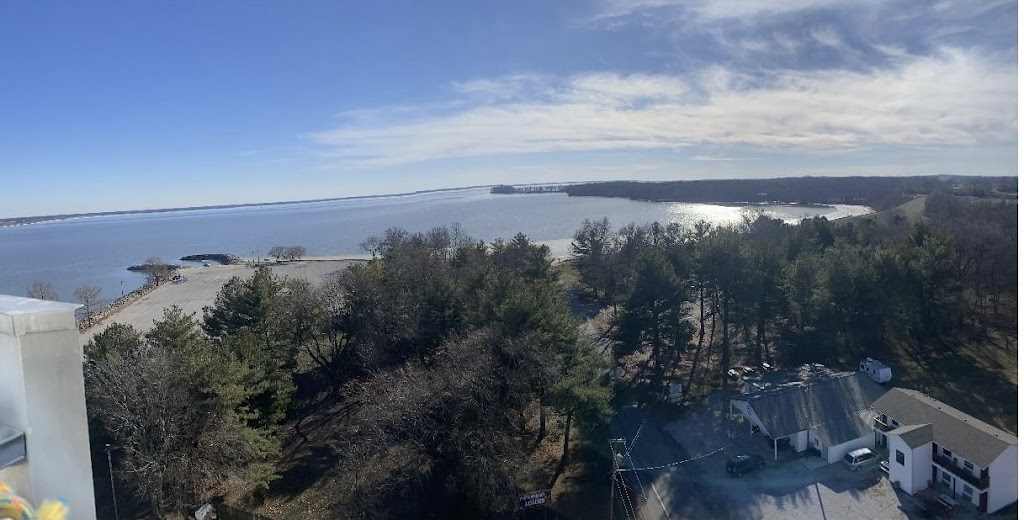 Ronnie Gs | restaurant | 103 Republican St, Keyesport, IL 62253, USA | 6187499933 OR +1 618-749-9933