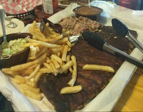 Brewsters Smokehouse | restaurant | 1420 M-89, Otsego, MI 49078, USA | 2696941818 OR +1 269-694-1818