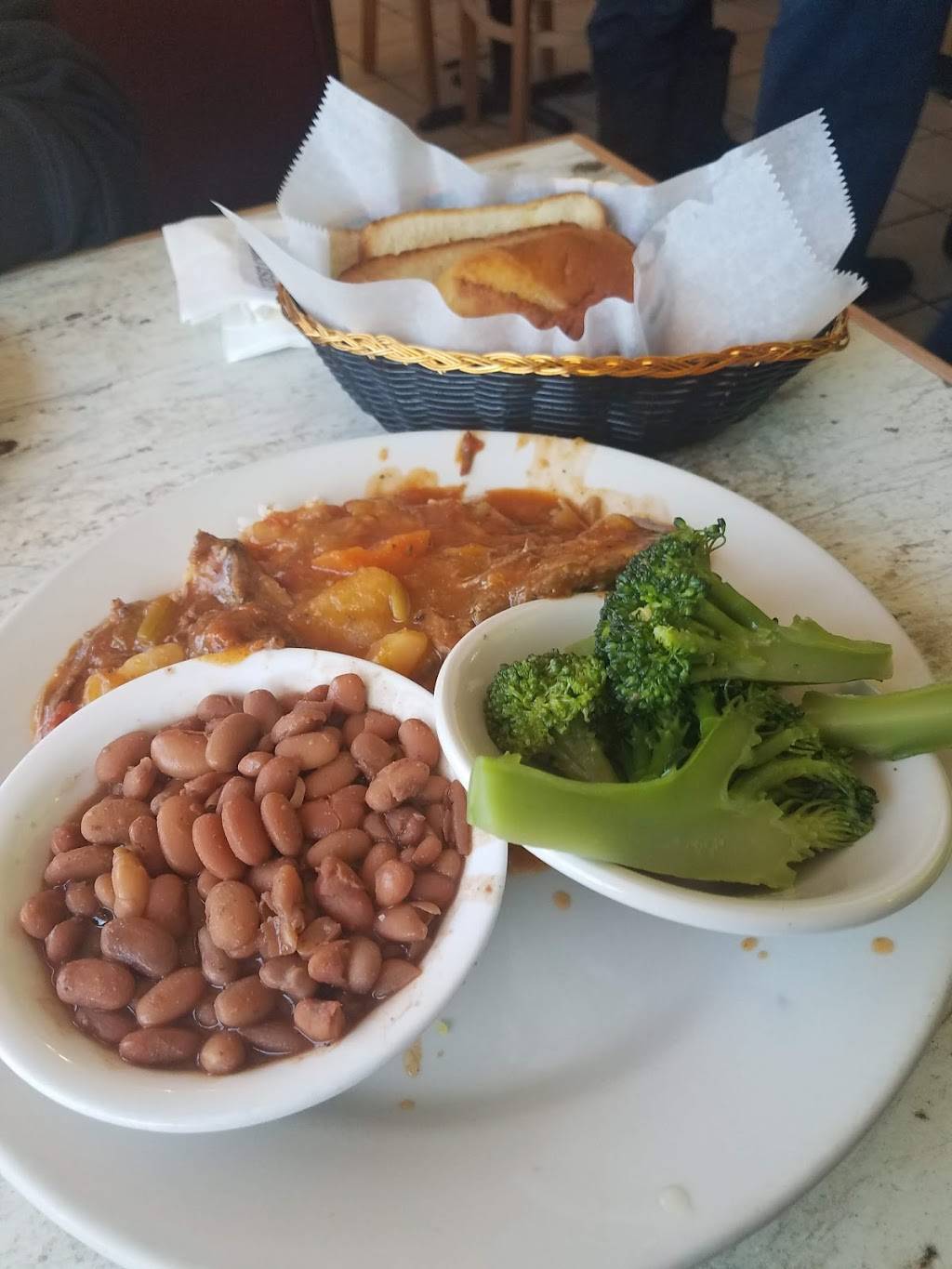 Sunflower Family Restaurant | restaurant | 5400 Statesville Rd, Charlotte, NC 28269, USA | 7044943533 OR +1 704-494-3533