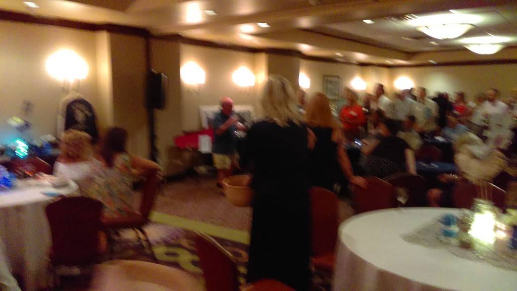 The Hub | restaurant | 36 Valley Rd, Clark, NJ 07066, USA | 7325740100 OR +1 732-574-0100