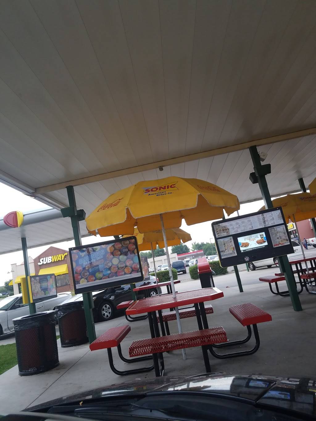 Sonic Drive-In | restaurant | 3300 23rd Ave, Evans, CO 80620, USA | 9703307886 OR +1 970-330-7886