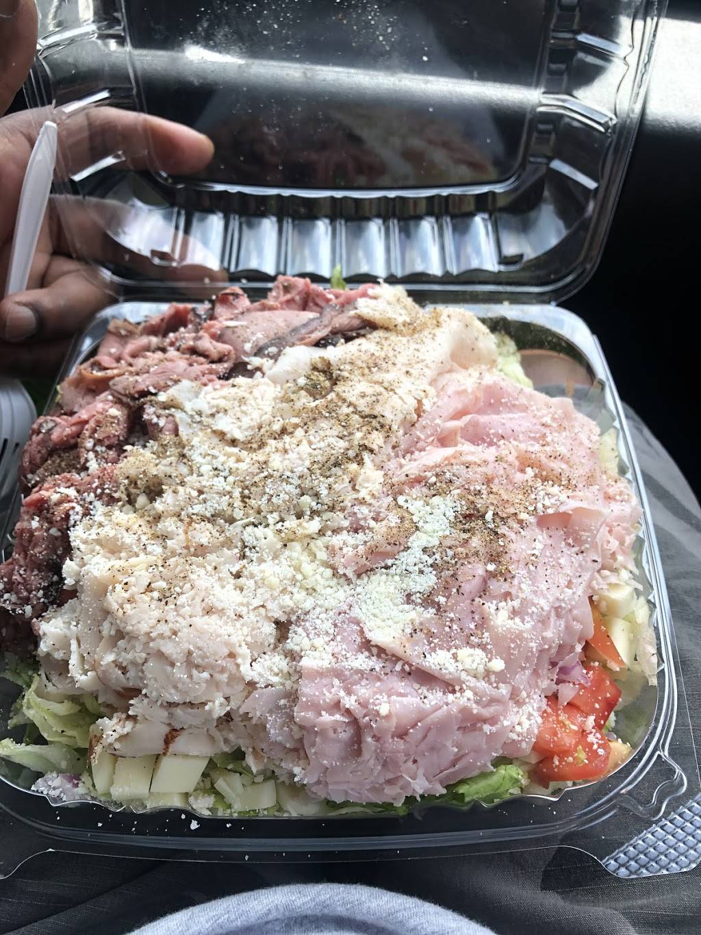 Hamilton Street Market | meal takeaway | 639 Broad St, New London, CT 06320, USA | 8604423383 OR +1 860-442-3383