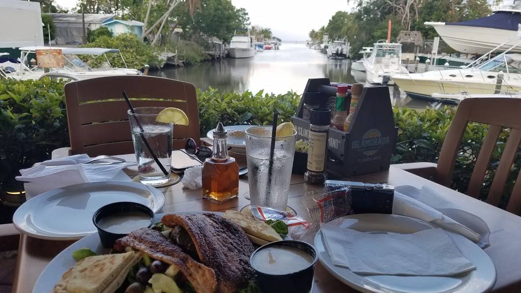 The Buzzards Roost | restaurant | 21 Garden Cove Dr, Key Largo, FL 33037, USA | 3054533746 OR +1 305-453-3746