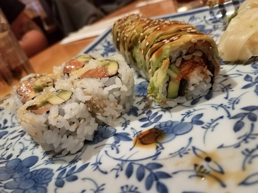 Takumi Sushi & Hibachi | restaurant | 197 Daniel Webster Hwy, Nashua, NH 03060, USA | 6038911717 OR +1 603-891-1717