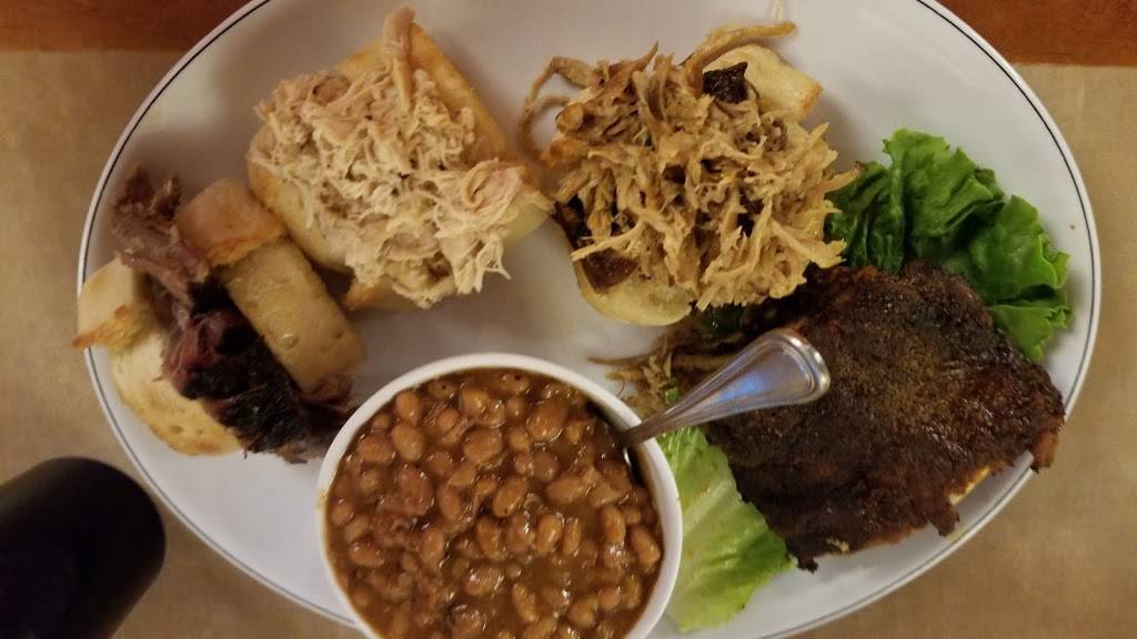 Fire & Ice Smokehouse & Crmry | restaurant | 104 W Railroad St, Marengo, IL 60152, USA | 8155687337 OR +1 815-568-7337