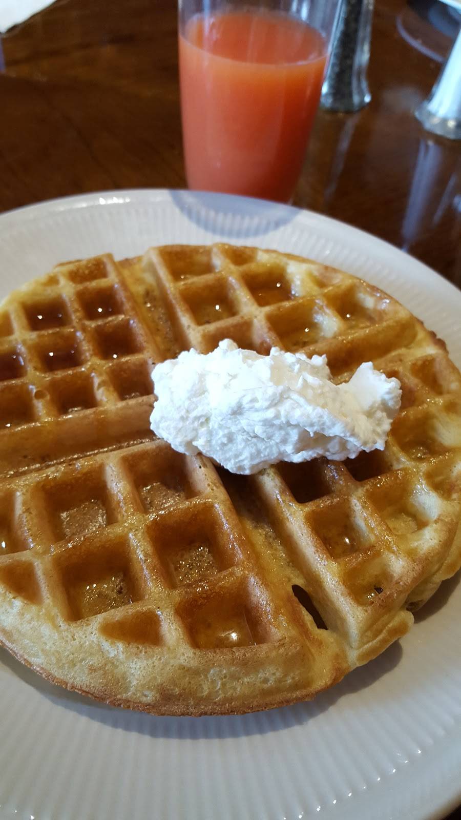 Greenfields | night club | 476 Holiday Dr, Rutland, VT 05701, USA | 8027736130 OR +1 802-773-6130